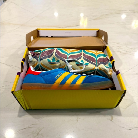 Gucci gazelle women’s turquoise suede sneakers.Brand new with original box. - Picture 1 of 4